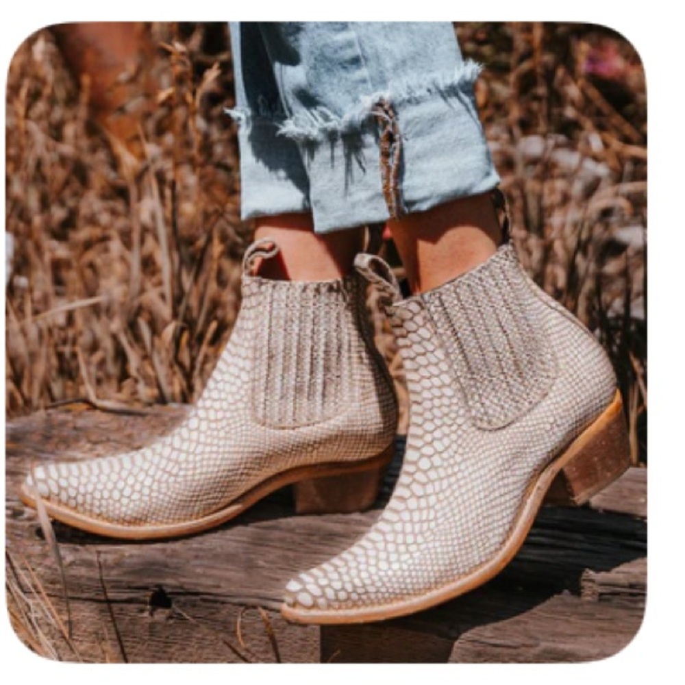 Maeve Freebird booties, white snake, New in box